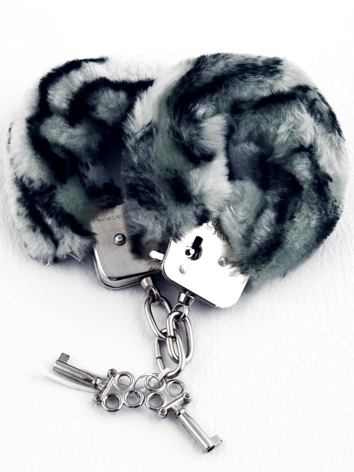 Manette Peluche Love Cuffs Zebrato